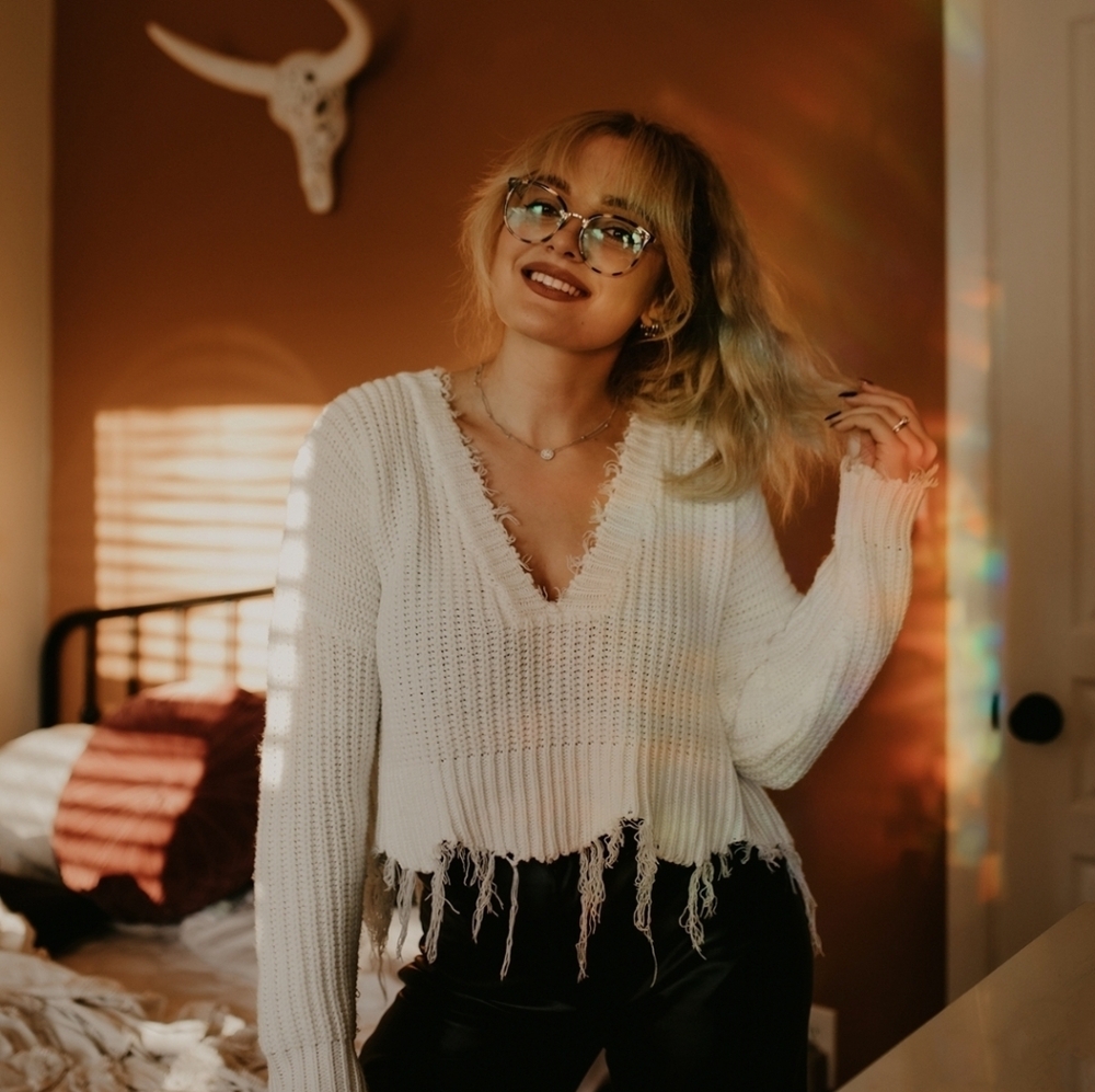PrettyLittleThing White Distressed Knit Sweater Medium